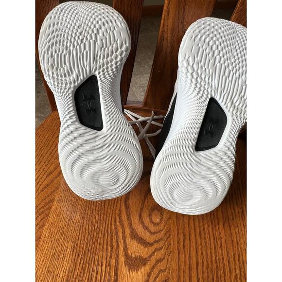 Under Armour Curry Flow white running shoes, youth boys size 4 - Picture 11 of 16